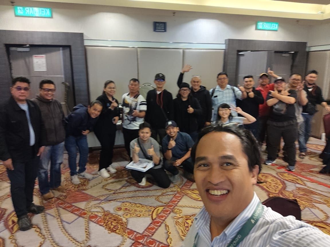Group photo with course participants